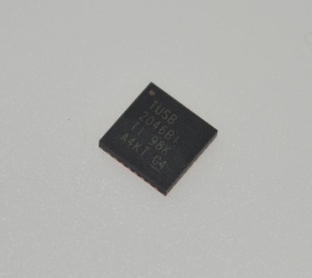 TUSB2046BIRHBR Contrôleur de hub USB 2.0 à 4 ports avec prise en charge de 12 Mbps/1,5 Mbps Transcepteurs intégrés Fonctionnement 3,3 V Mode d'économie d'énergie à faibles émissions électromagnétiques et plage de températures industrielles (-40°C à 85°C)