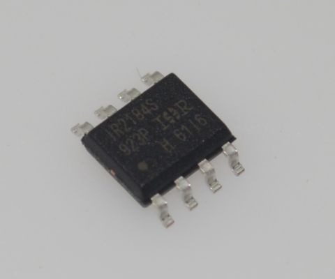 IR2184STRPBF Pilote côté haut/bas 600V 1,9A crête Sortie rapide Protection UVLO Boîtier SOIC-8 compact pour entraînements de moteurs et onduleurs