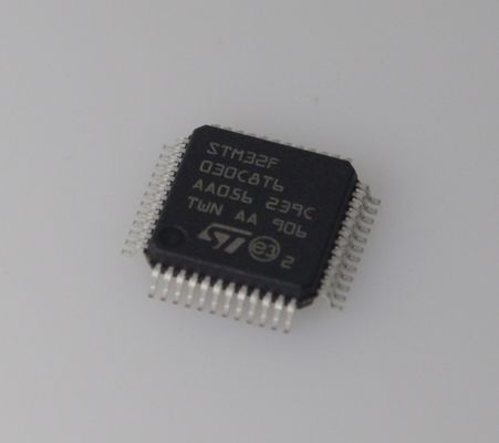 STM32F030C8T6 48MHz Cortex-M0 MCU 64KB Flash 8KB RAM 12 bits ADC à faible coût 5V Tolérant 37 GPIOs et large plage de température pour des conceptions intégrées robustes