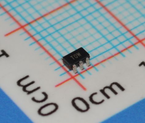 ADT6501SRJZP085RL7 Commutateur de température de précision 85°C ±0,5°C Précision 2,7V-5,5V Apport 6μA Puissance ultra-faible Sortie à écoulement ouvert SOT-23 Package pour IoT/appareils portables