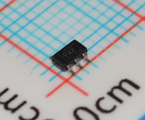 TLV70450DBVR 5V 150mA Ultra-faible QI (300nA) LDO avec PSRR élevé (70dB) 2% de précision Stable avec un condensateur en céramique 1μF