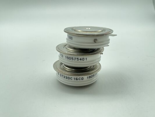 Module demi-pont VS-ST330C16C0 1600V 330A Faible Vce(sat) Faibles pertes Haute robustesse aux courts-circuits NTC intégré Pour onduleurs industriels et onduleurs UPS haute puissance