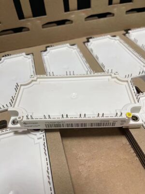 FS150R12KT4 1200V 150A Module Six IGBT Bas VCE(sat) Haute Efficacité 10μs Robustesse aux courts-circuits NTC intégré Conception compacte EconoPACK+ Faibles pertes de commutation Idéal pour les variateurs et les onduleurs