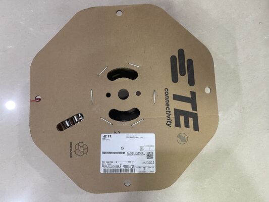 280756-4 Boîtier de connexion 4 positions, pas de 2,5 mm, à sertir, avec verrouillage par friction, montage sur panneau, certifié UL 94V-0, polarisé, courant nominal de 4,5 A pour la distribution d'énergie et les commandes industrielles