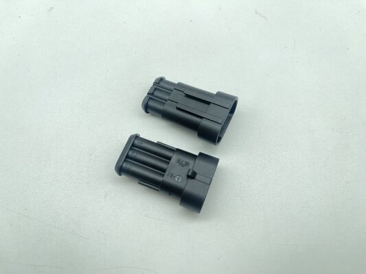 282105-1 3 Position 5,0 mm Tête de fil à planche Verticale à travers le trou Fermeture à friction enveloppée Polarisé 9A pour les alimentations électriques et les commandes industrielles