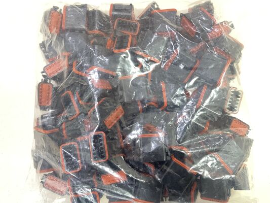 DT06-12SB 12 Position 4,19 mm de hauteur Connecteur automobile Réceptacle noir Crimp Housing Wedgelock Fermeture intégrée Fermeture IP68 scellée 13A Classification pour le câblage en environnement hostile