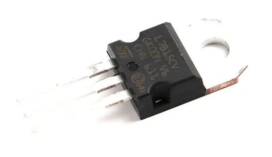 L7815CV-DG 15V 1.5A régulateur linéaire TO-220 Protection thermique/courts-circuits ± 4% Précision de -40°C à +125°C