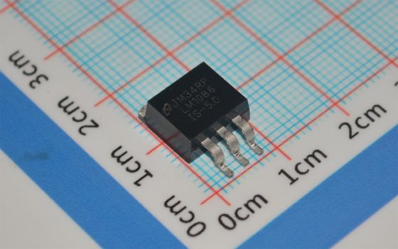 LM1086IS-5.0 Régulateur LDO 5V 1.5A ±1% de précision, chute de tension de 1V TO-263 Protection thermique -40°C à +125°C