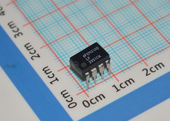LP2951CN 5V/ADJ Régulateur LDO 150mA 3V-30V Entrée ±0.5% Précision TO-220/DIP-8 -40°C à +125°C Faible Courant de Repos