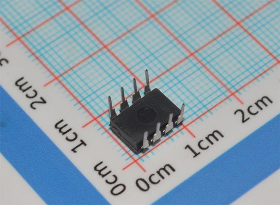 LP2951CN 5V/ADJ Régulateur LDO 150mA 3V-30V Entrée ±0.5% Précision TO-220/DIP-8 -40°C à +125°C Faible Courant de Repos