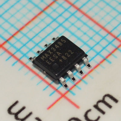 MAX3485EESA Émetteur-récepteur RS-485/RS-422 3,3 V 10 Mbps 1/8 de charge unitaire (256 nœuds) ±15 kV ESD SOIC-8 -40°C à +85°C