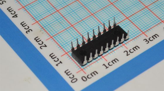 PIC16F54-I/P MCU RISC 8 bits 20 MHz 512x12 Flash 25B RAM 12 E/S DIP-18 2-5.5V -40°C~125°C Basse consommation <2mA