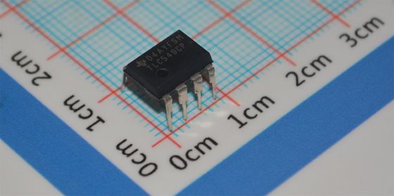 TLC549CP 8 bits ADC 40kps 4MHz Horloge alimentation unique 3-6V DIP-8 ± 0,5LSB INL Faible puissance < 15mW -40°C à +85°C