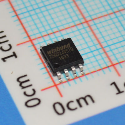 W25Q32JVSSIQ Flash SPI 32Mb 104MHz Horloge 100K Cycles d'effacement SOIC-8 2.7-3.6V -40°C à +85°C