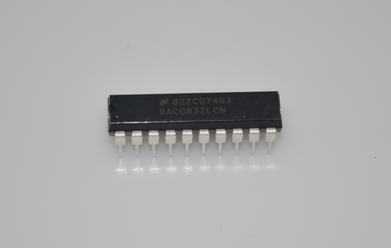 DAC0832LCN 8-Bit Multiplying DAC 1μs Settling Time ±10V Output 20mW Power DIP-20 0°C to +70°C