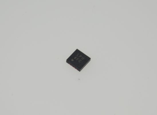 ADM7170ACPZ-3.3-R7 Régulateur LDO 3,3 V 2 A Entrée 1,8-6,5 V Bruit 1 µV RMS PSRR 75 dB LFCSP-8 -40 °C à +125 °C AEC-Q100