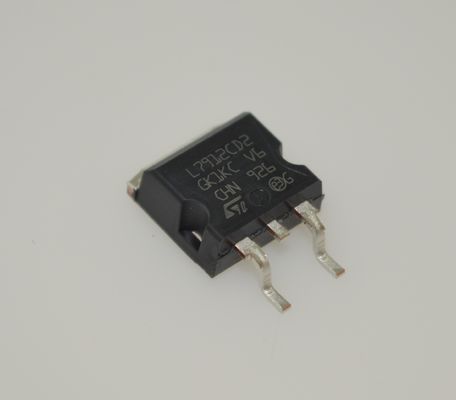 L7912CD2T-TR - Régulateur de tension à sortie fixe -12V avec protection thermique et contre les courts-circuits pour un courant de 1,5A, large plage d'entrée (-35V), faible chute de tension, boîtier TO-263