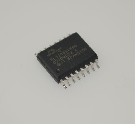 S25FL128SAGMFIR01 128Mb SPI NOR Flash Horloge 104MHz 100K Cycles d'effacement Rétention des données de 20 ans 2.7-3.6V SOIC-16 -40°C à +85°C