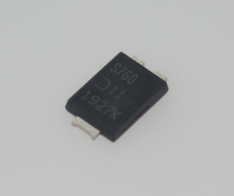 PDS760-13 Diode 760W Haute densité de puissance 12V/63A Sortie 93% Efficacité maximale PFC actif compact 1U Taille Protection complète (OVP/OCP/SCP) -40°C à +70°C Opération Idéal pour les systèmes industriels et de télécommunications