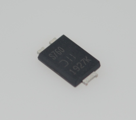PDS760-13 Diode 760W Haute densité de puissance 12V/63A Sortie 93% Efficacité maximale PFC actif compact 1U Taille Protection complète (OVP/OCP/SCP) -40°C à +70°C Opération Idéal pour les systèmes industriels et de télécommunications