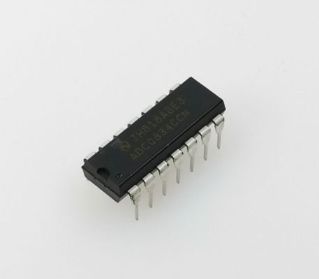 ADC0834CCN 8 bits ADC 4 canaux entrée 5V alimentation en série I/O faible puissance de 0°C à +70°C Interface MCU facile Solution rentable