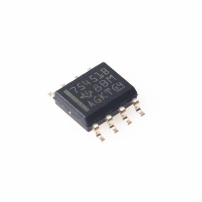 SN75451BDR Circuit d'attaque périphérique double avec courant de puits/source de 300mA Plage de tension large 4.5V-36V Compatible TTL/CMOS Protection thermique et immunité élevée au bruit pour le contrôle de moteur/relais