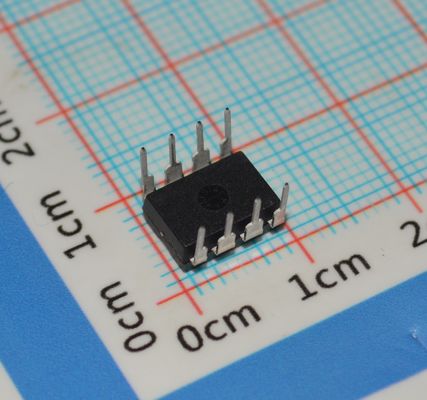 AD820AN Amplificateur opérationnel 5MHz BW 16V/µs Vitesse de balayage Alimentation simple/double Faible courant de 1,8 mA Sortie rail-à-rail -40°C~125°C Boîtier DIP/SOIC 8 broches Qualité industrielle