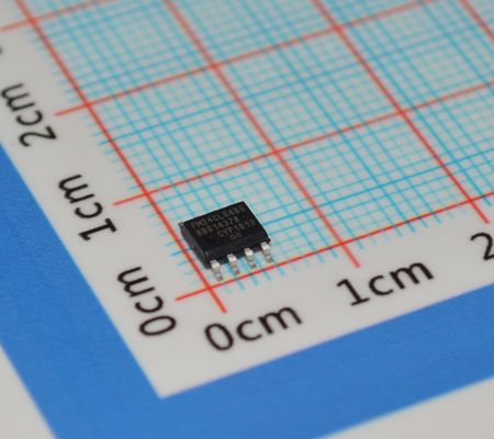 FM24CL64B-GTR 64Kb F-RAM I2C avec 100 000 milliards de cycles d'écriture, temps d'accès de 150 ns, vitesse de 1 MHz, fonctionnement de 2,7-3,6 V, température industrielle et boîtier TSSOP 8 broches
