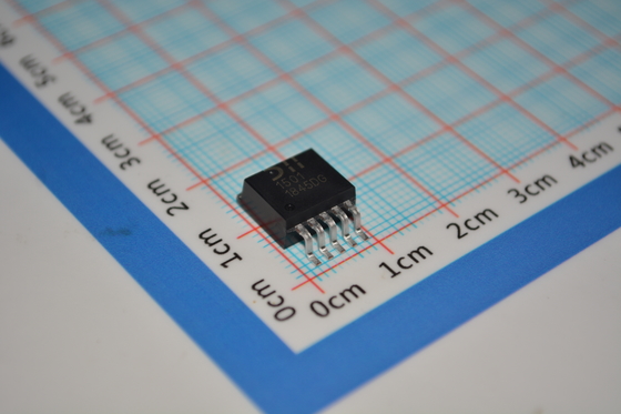 AP1501-K5G-13 Convertisseur abaisseur 5V/3A avec entrée 4.5-40V 90% d'efficacité Faible courant de repos Arrêt thermique Fréquence 500kHz & Boîtier SOT-23