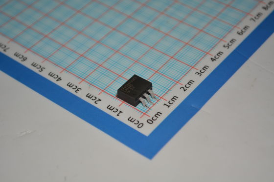 LM1085ISX-3.3 3.3V Sortie fixe 3A Faible décrochage (1.5V) Protection thermique et de courant TO-263 Package 4.75V-15V Entrée Température industrielle de réponse rapide (-40°C à +125°C)