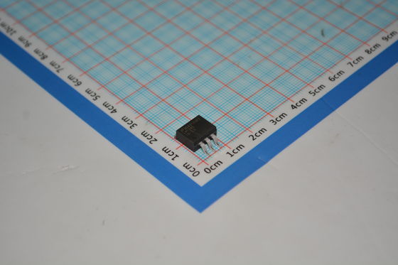 LM1085ISX-3.3 3.3V Sortie fixe 3A Faible décrochage (1.5V) Protection thermique et de courant TO-263 Package 4.75V-15V Entrée Température industrielle de réponse rapide (-40°C à +125°C)