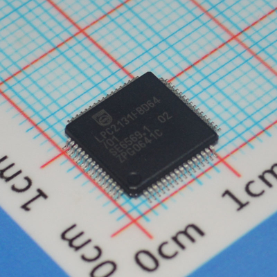 LPC2131FBD64/01,15 ARM7 MCU 32 bits RISC Core 64KB Flash 16KB RAM 60MHz Vitesse USB 2.0 2x UART 64-LQFP -40°C à +85°C Grade industriel