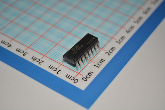 Récepteur RCV420JP de précision alimenté en boucle 4-20mA avec sortie de tension de précision 0,1% Référence intégrée Ultra-faible dérive et bruit pour systèmes industriels robustes
