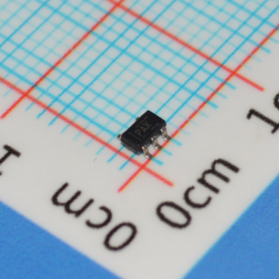 TLV70450DBVR 5V 150mA Ultra-faible QI (300nA) LDO avec PSRR élevé (70dB) 2% de précision Stable avec un condensateur en céramique 1μF