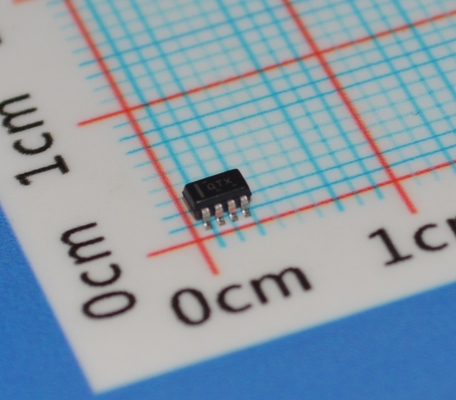 TPS62120DCNR 3.3V 1.5A Convertisseur descendant avec 95% d'efficacité 3.1-17V Mode d'économie de puissance d'entrée 100% de cycle de travail Compensation interne Début en douceur et arrêt thermique dans le paquet SOT-23