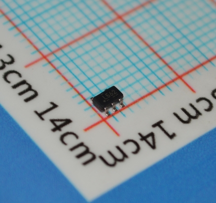 TPS560200DBVR Convertisseur Buck synchrone 3,3 V 0,6 A avec 95 % d'efficacité, entrée 4,5-17 V, fréquence 1,2 MHz, mode Eco, compensation interne, démarrage progressif et protection thermique en boîtier SOT-23