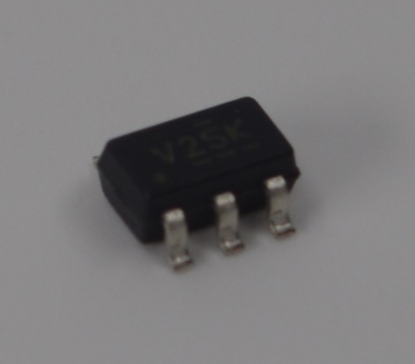 SN74CBTLV1G125DBVR Commutateur de bus basse tension à 1 canal <5Ω Résistance à l'état passant Fonctionnement 3,3 V/2,5 V Translation de niveau 0-5 V Ultra-basse consommation Vitesse de 10 ns Boîtier SOT-23-5 Permet l'insertion à chaud