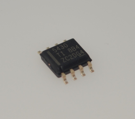 TPS5430DDAR Convertisseur abaisseur à large entrée 3A 5.5-36V 500kHz à découpage Haut rendement (jusqu'à 95%) Compensation interne Signal Power Good Protection thermique/UVLO Boîtier SOIC-8