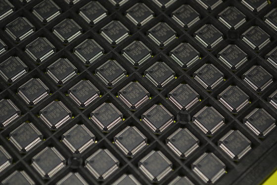 LPC1114FBD48/302 ARM Cortex-M0 MCU 32 bits 50MHz CPU 32KB Flash 8KB SRAM 12 bits ADC 42 GPIOs UART/SPI/I2C Faible puissance < 1μA Sommeil profond