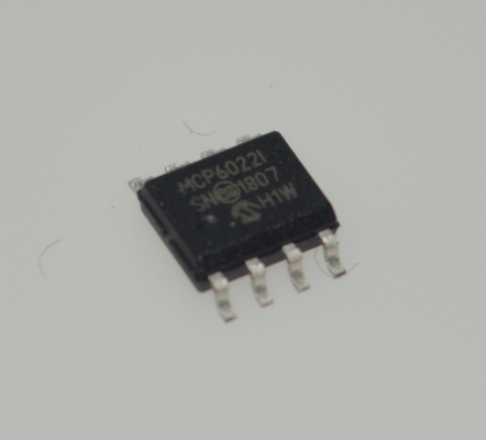 MCP6022-I/SN Double Op Amp 2.7-5.5V Grande tension 10MHz Largeur de bande 7V/μs Taux de glissement 120dB CMRR Rail-to-Rail I/O 0,9mA Faible puissance SOIC-8 Paquet de qualité industrielle