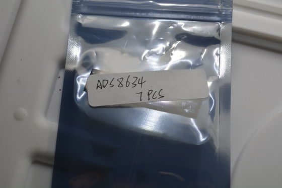 Précision ADS8634SRGER 16 bits Résolution 4-Ch Entrée de puissance ultra-faible Communication SPI 2.7-5.5V Application de référence sur puce Compact 24-QFN pour les applications industrielles