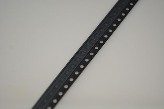 BQ29700DSER 2-4S Protecteur Li-ion Ultra-faible puissance haute précision Surveillance de la tension Surtension Protection Sous-tension Protection Charge Détecter la défense contre le court-circuit Compact DSBGA Package