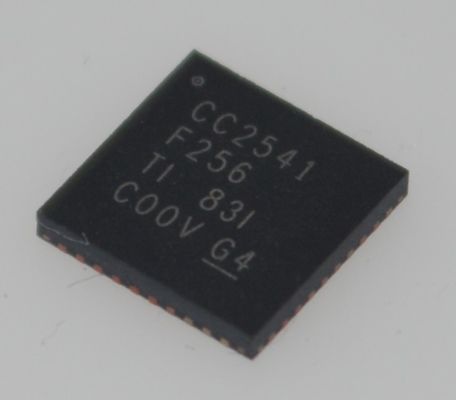 CC2541F256RHAR Bluetooth 4.0 Low Energy SoC 256 Ko Flash 8 Ko RAM MCU 8051 puissant Émetteur-récepteur RF intégré Ultra-basse consommation Pile Bluetooth complète Interface de capteur avancée Idéal pour l'IoT/les wearables