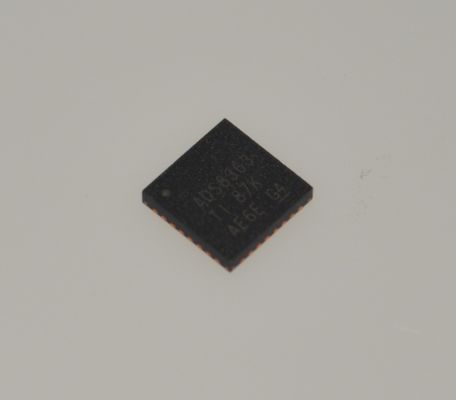 ADS8363SRHBR ADC résolution 16 bits débit 500 kéch/s Débit 6 canaux à échantillonnage simultané Faible consommation (85mW) Interface parallèle Entrée bipolaire ±2,5 V Référence interne Boîtier QFP 64 broches