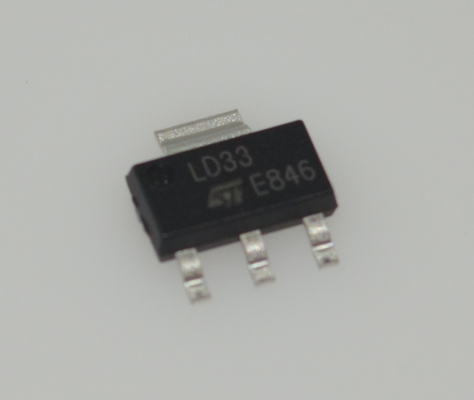 Régulateur de tension LDO LD1117S33CTR 3.3V avec sortie 1A Faible tension de chute Haute précision Protection contre les surintensités et la surchauffe Stable avec des condensateurs céramiques Boîtier SOT-223