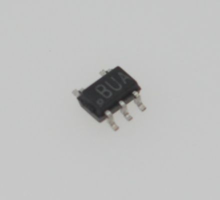 LMT87 Capteur de température analogique de haute précision avec ±0,4°C Max 1.5V-5,5V Apport -13,6mV/°C Gain SC70 Package 5,8μA Courant calme stable avec condensateur 1nF