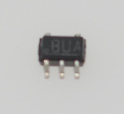 LMT87 Capteur de température analogique de haute précision avec ±0,4°C Max 1.5V-5,5V Apport -13,6mV/°C Gain SC70 Package 5,8μA Courant calme stable avec condensateur 1nF