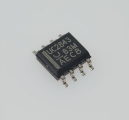 UC2843D8TR Contrôleur PWM en mode courant avec fonctionnement à 500 kHz 8.4V/7.9V UVLO 50mA Sortie totem-pole interne à bande passante découpée basse tension de démarrage et courant d'exploitation dans SOIC-8
