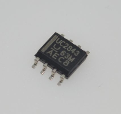 UC2843D8TR Contrôleur PWM en mode courant avec fonctionnement à 500 kHz 8.4V/7.9V UVLO 50mA Sortie totem-pole interne à bande passante découpée basse tension de démarrage et courant d'exploitation dans SOIC-8