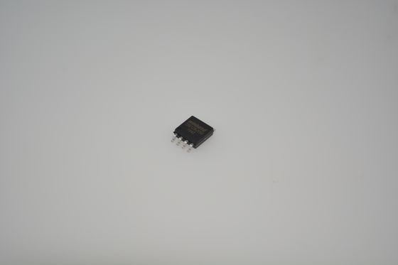W25Q128JVSIQ 128Mb SPI NOR Flash 133MHz Effacement de secteur 4 Ko Dual/Quad I/O Alimentation 3V 100K cycles Rétention 20 ans 8-SOIC Registre de sécurité